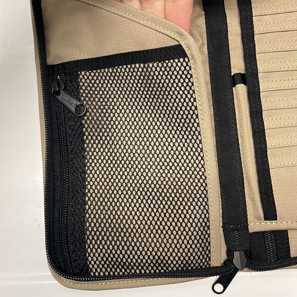 L. L. Bean Tan Unisex Single or Family Passport & Documents Organizer w/Handle - Picture 6 of 16